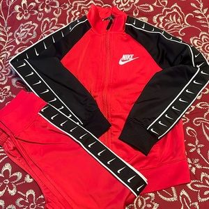 Boys Nike jogging set
